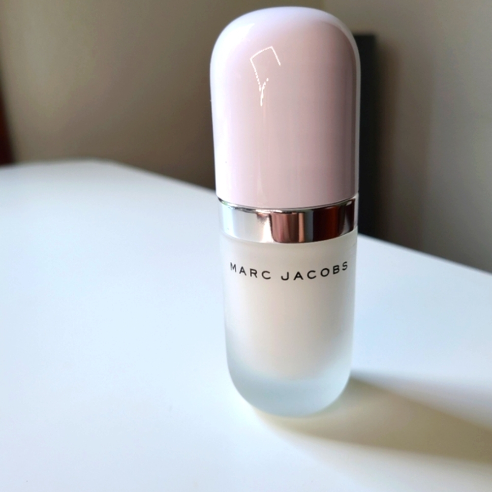 Marc Jacobs Invisible Undercover Primer - Picture 2 of 3